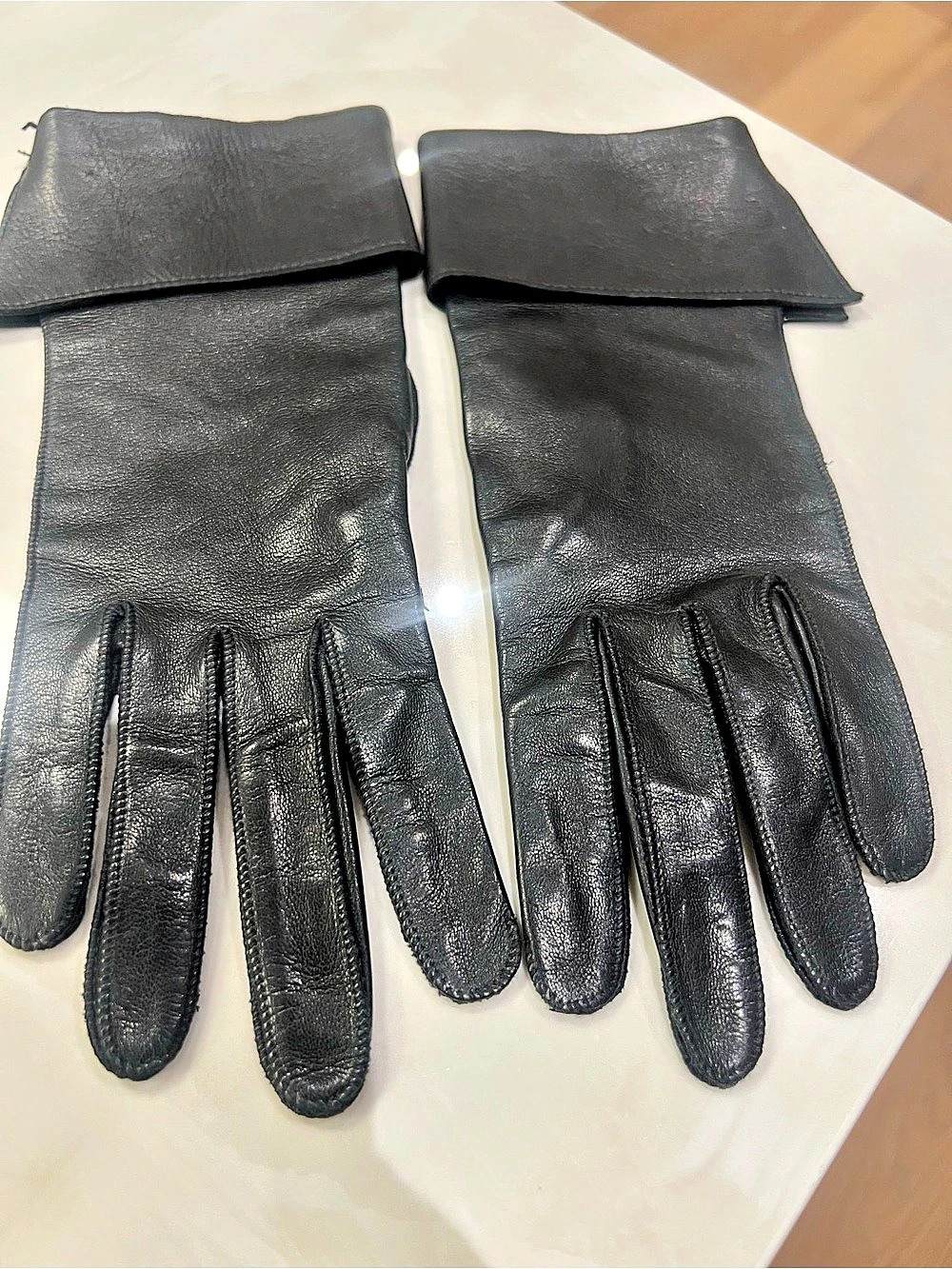 Armani Exchange Leather Gloves in Black Like New